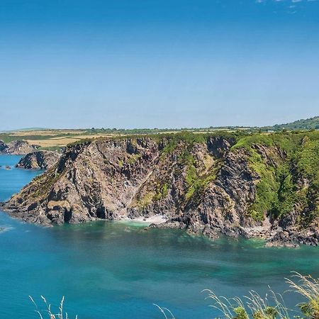 Fishguard Bay Resort Llanllawer Bagian luar foto