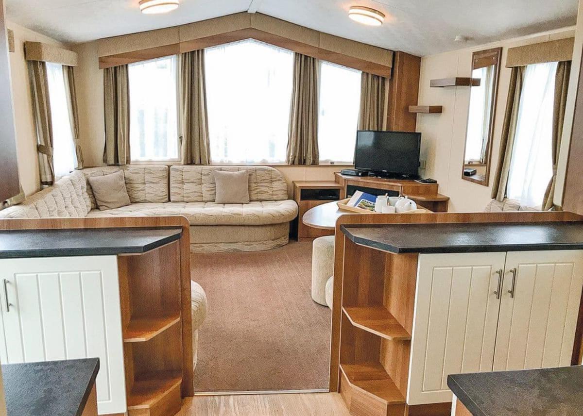 Fishguard Bay Resort Llanllawer Bagian luar foto