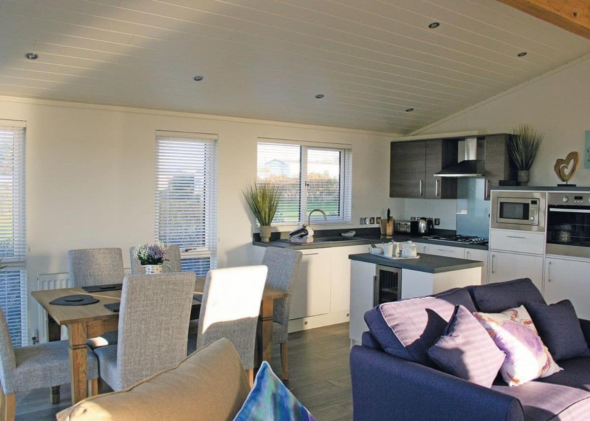 Fishguard Bay Resort Llanllawer Bagian luar foto
