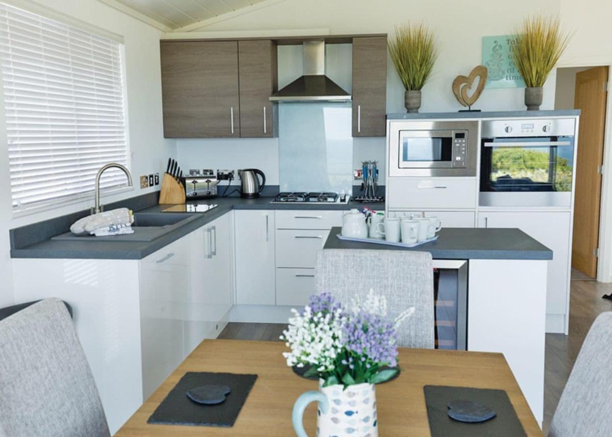 Fishguard Bay Resort Llanllawer Bagian luar foto