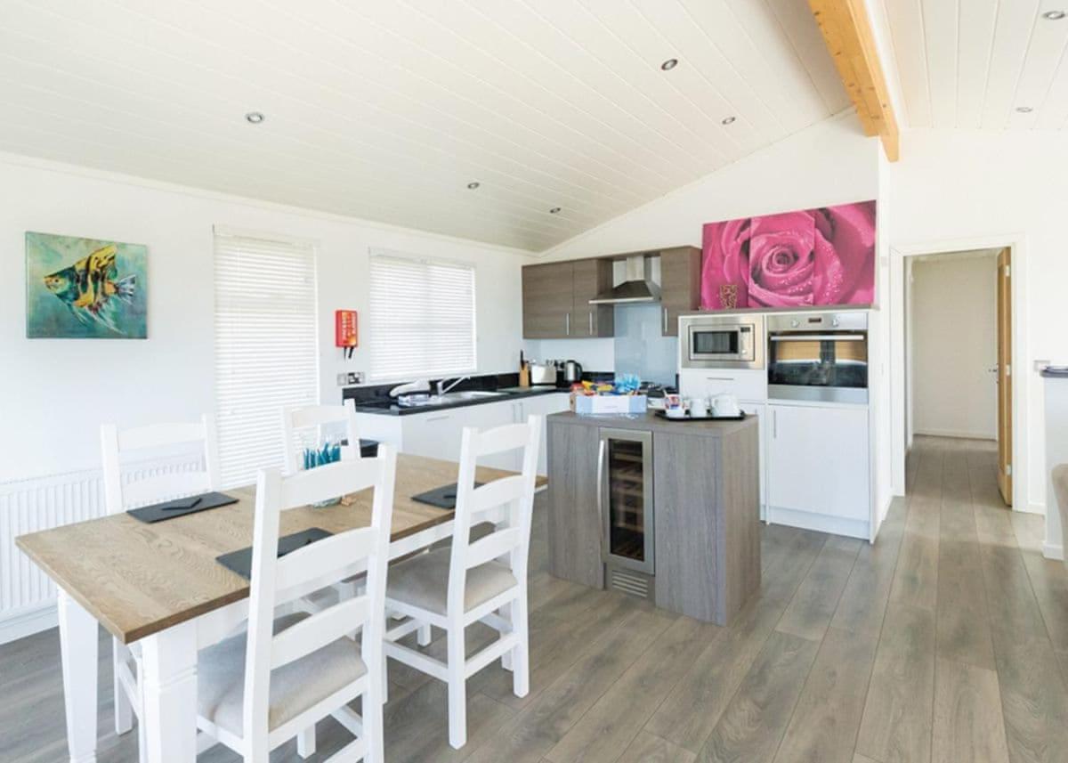 Fishguard Bay Resort Llanllawer Bagian luar foto